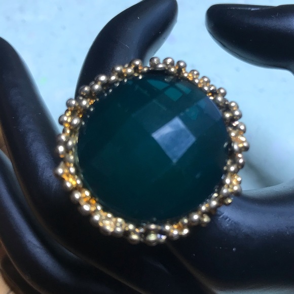 Gold Tone Brutalist Jade Faceted Costume Gem Statement Ring 1.25”x1.25” Sz 7.5 - Picture 4 of 11